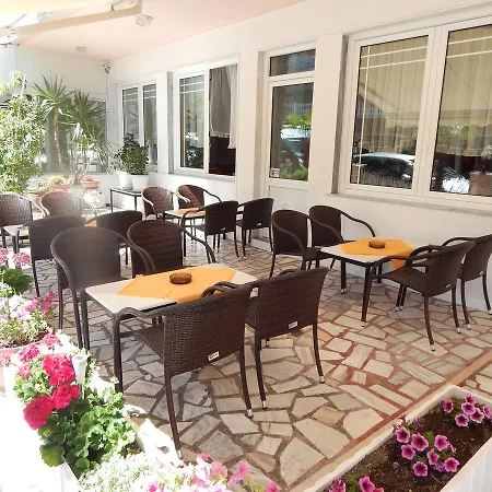 Gold Stern ホテル Paralía