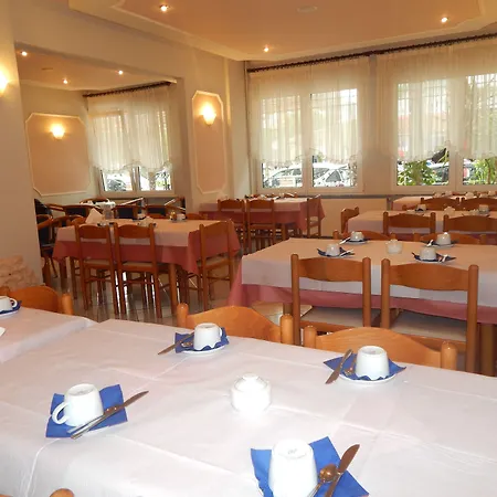 Хотел Gold Stern 3*